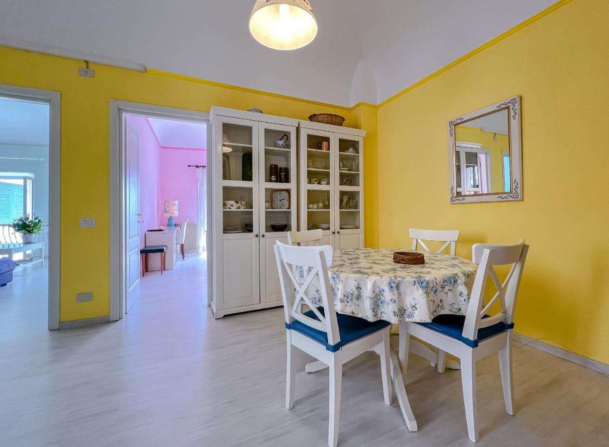 Splendido Appartamento Con Vista Mare Su Piazza Dante Varraze Exterior foto