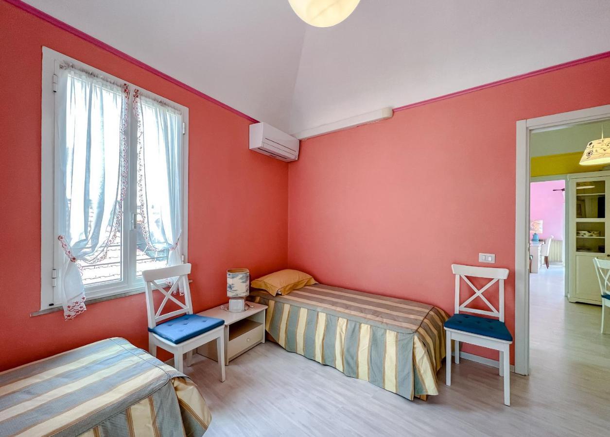 Splendido Appartamento Con Vista Mare Su Piazza Dante Varraze Exterior foto