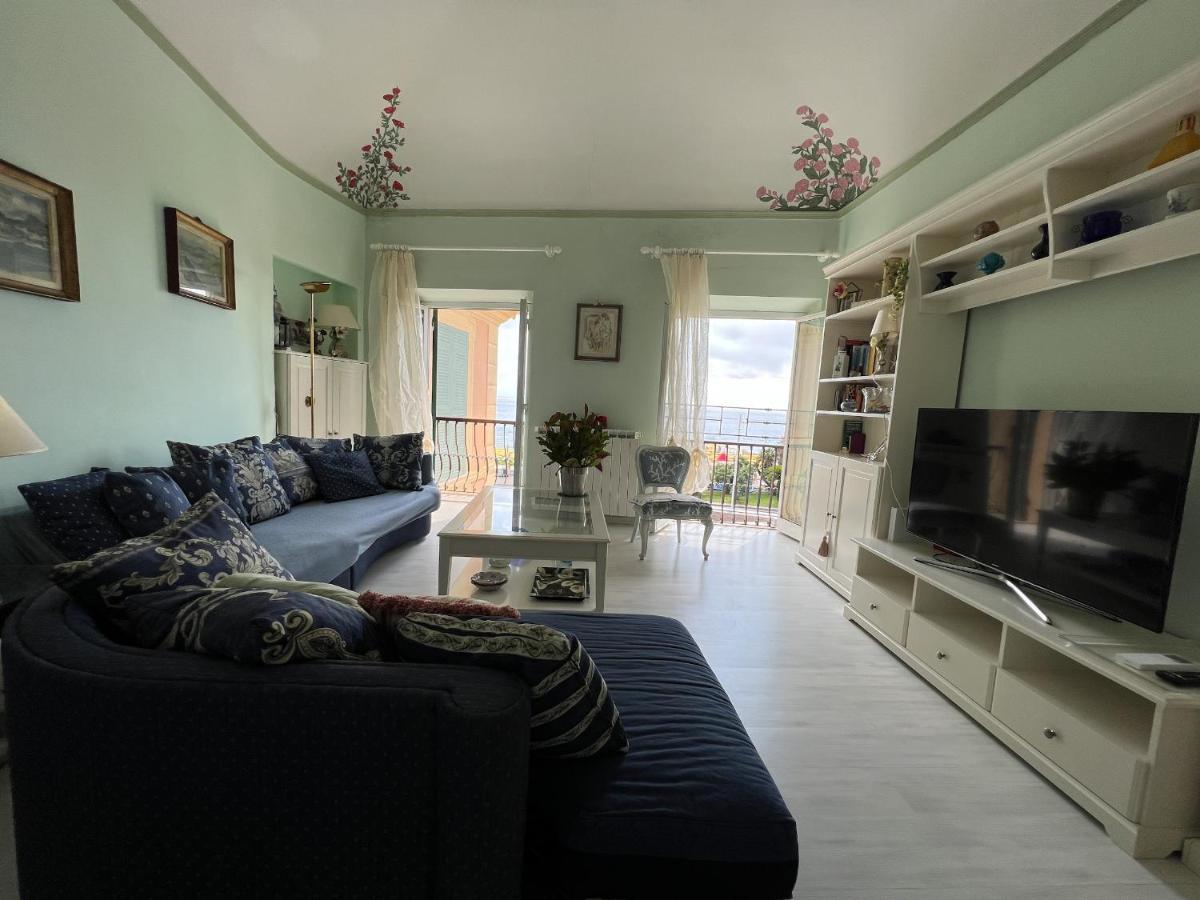Splendido Appartamento Con Vista Mare Su Piazza Dante Varraze Exterior foto