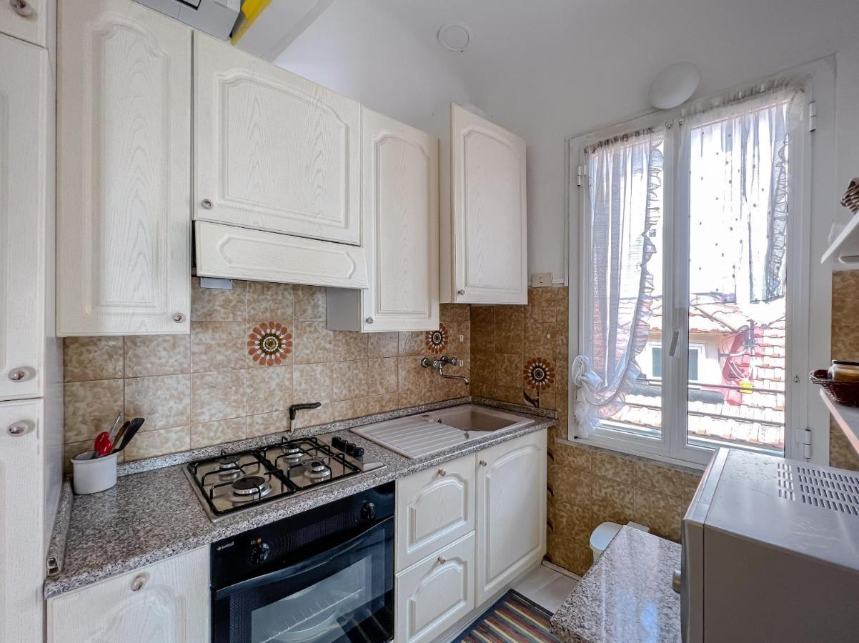 Splendido Appartamento Con Vista Mare Su Piazza Dante Varraze Exterior foto
