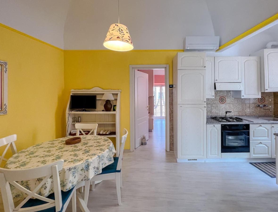 Splendido Appartamento Con Vista Mare Su Piazza Dante Varraze Exterior foto