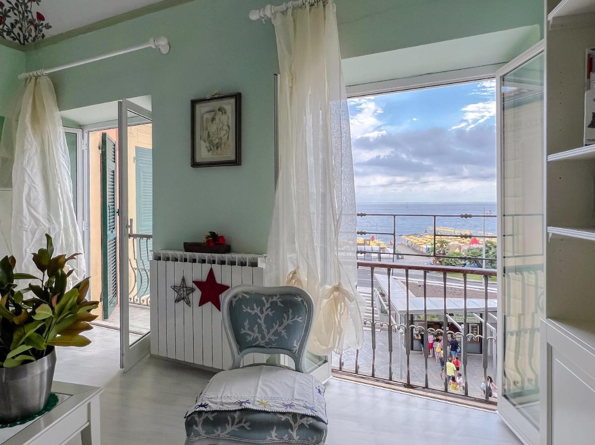 Splendido Appartamento Con Vista Mare Su Piazza Dante Varraze Exterior foto